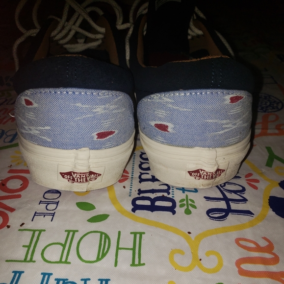 Van's - Picture 4 of 5